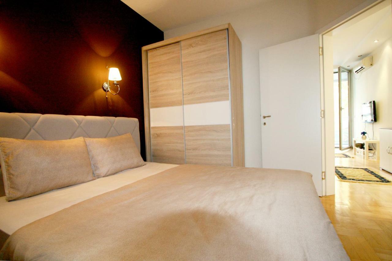 Temple 11 Apartment *